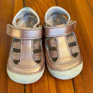 Stride Rite Rose Gold Sandals Size 4